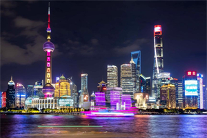 在传统与现代之间：上海表演艺术的创新